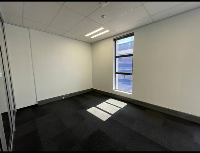 1,006M² OFFICE TO LET IN BRYANSTON